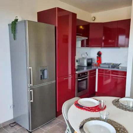 La Cabane Mathchlohome ~ 10 Min A Pied De L'ocean Apartment